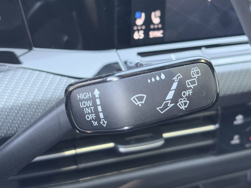 Used 2022 Volkswagen Golf R image 29