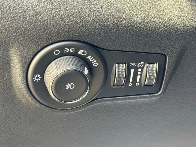 New 2026 Jeep Compass Latitude w/ Sun and Sound Group image 11