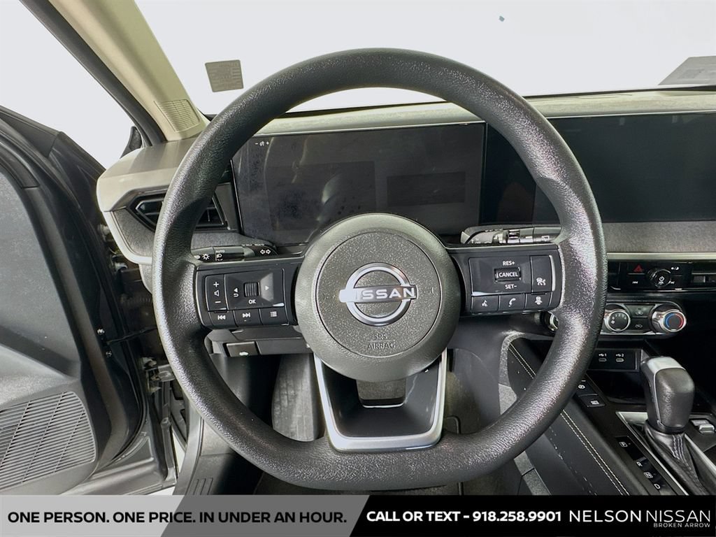 Used 2025 Nissan Kicks SV AWD/4WD image 11
