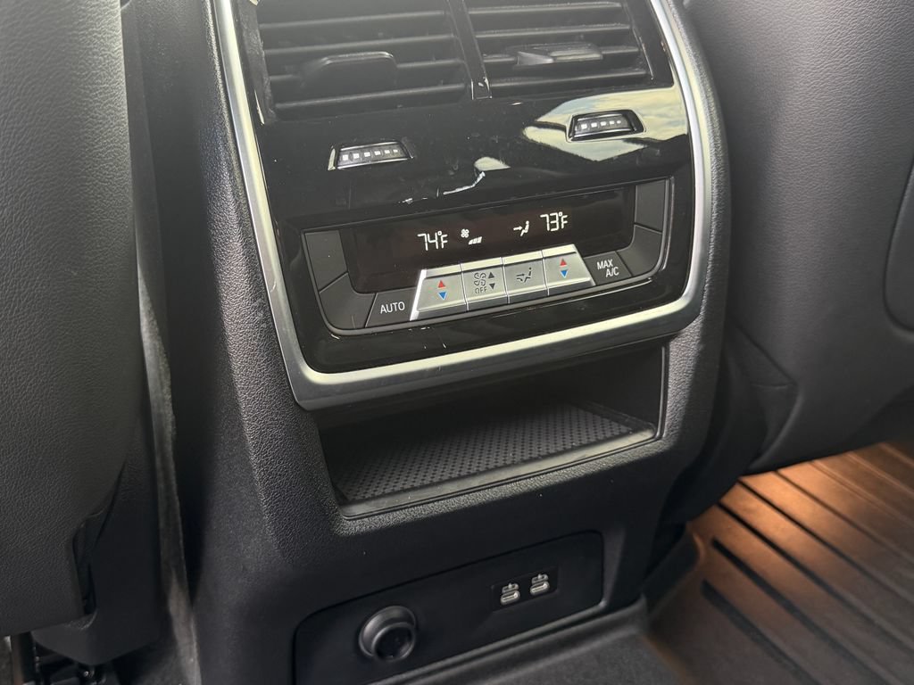 Used 2022 BMW X7 xDrive40i w/ Executive Package AWD/4WD image 37