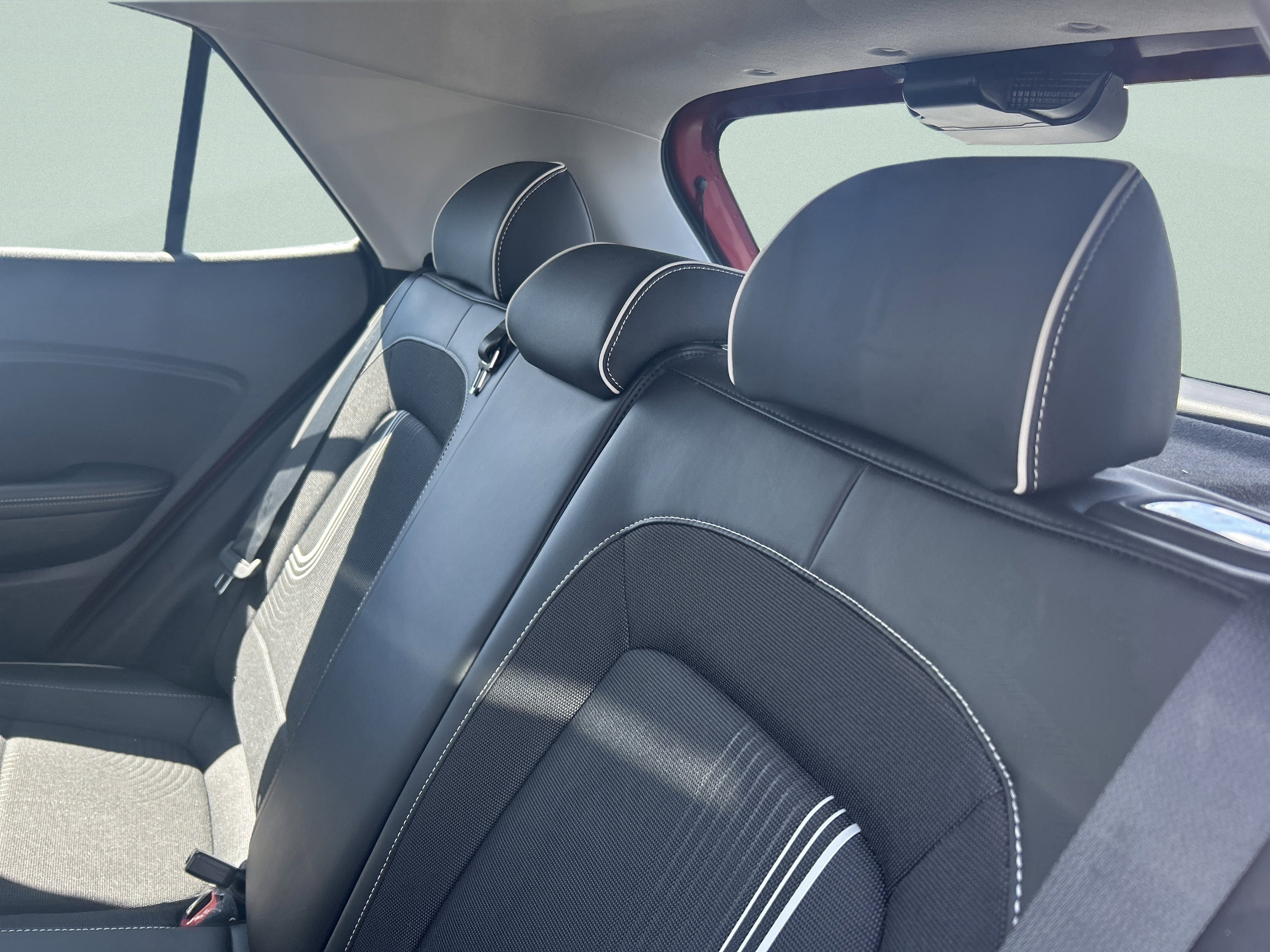 Used 2022 Hyundai Venue Limited FWD image 15