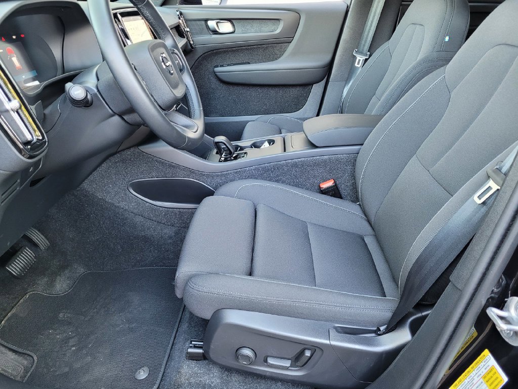 Used 2025 Volvo EX40 Core w/ Climate Package AWD/4WD image 18