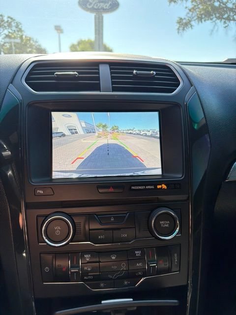 Used 2018 Ford Explorer XLT w/ Equipment Group 202A FWD image 10