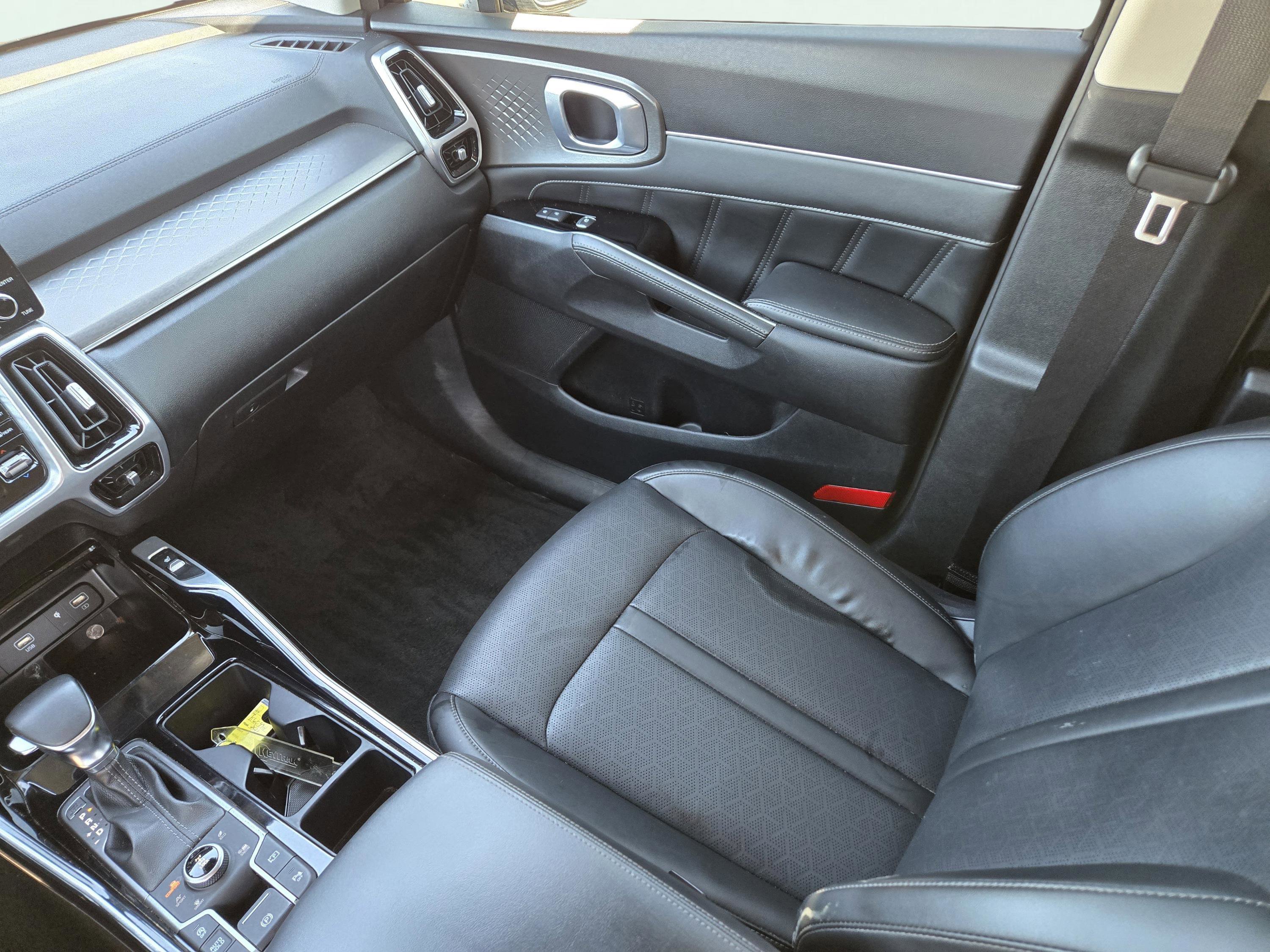 Used 2022 Kia Sorento SX image 16