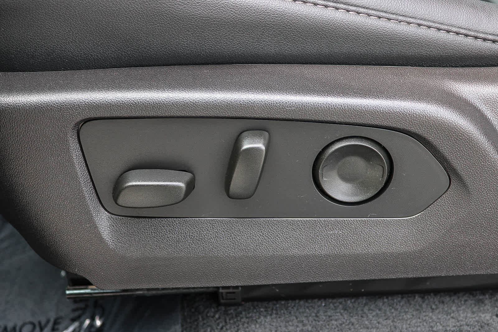 Used 2025 Chevrolet Colorado LT w/ LT Convenience Package image 20