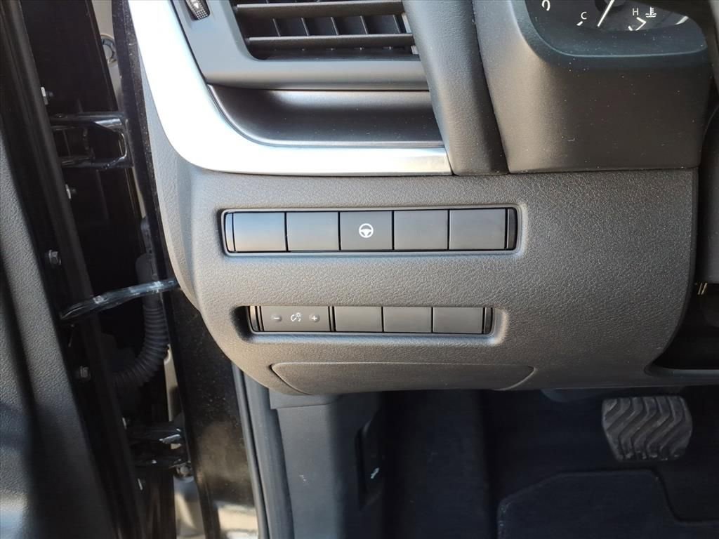 Used 2023 Nissan Rogue SV AWD/4WD image 17