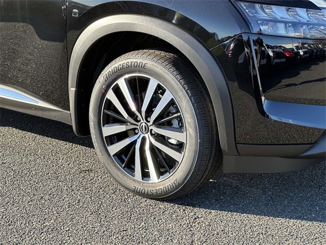 New 2025 Nissan Pathfinder Platinum w/ Cargo Package image 7