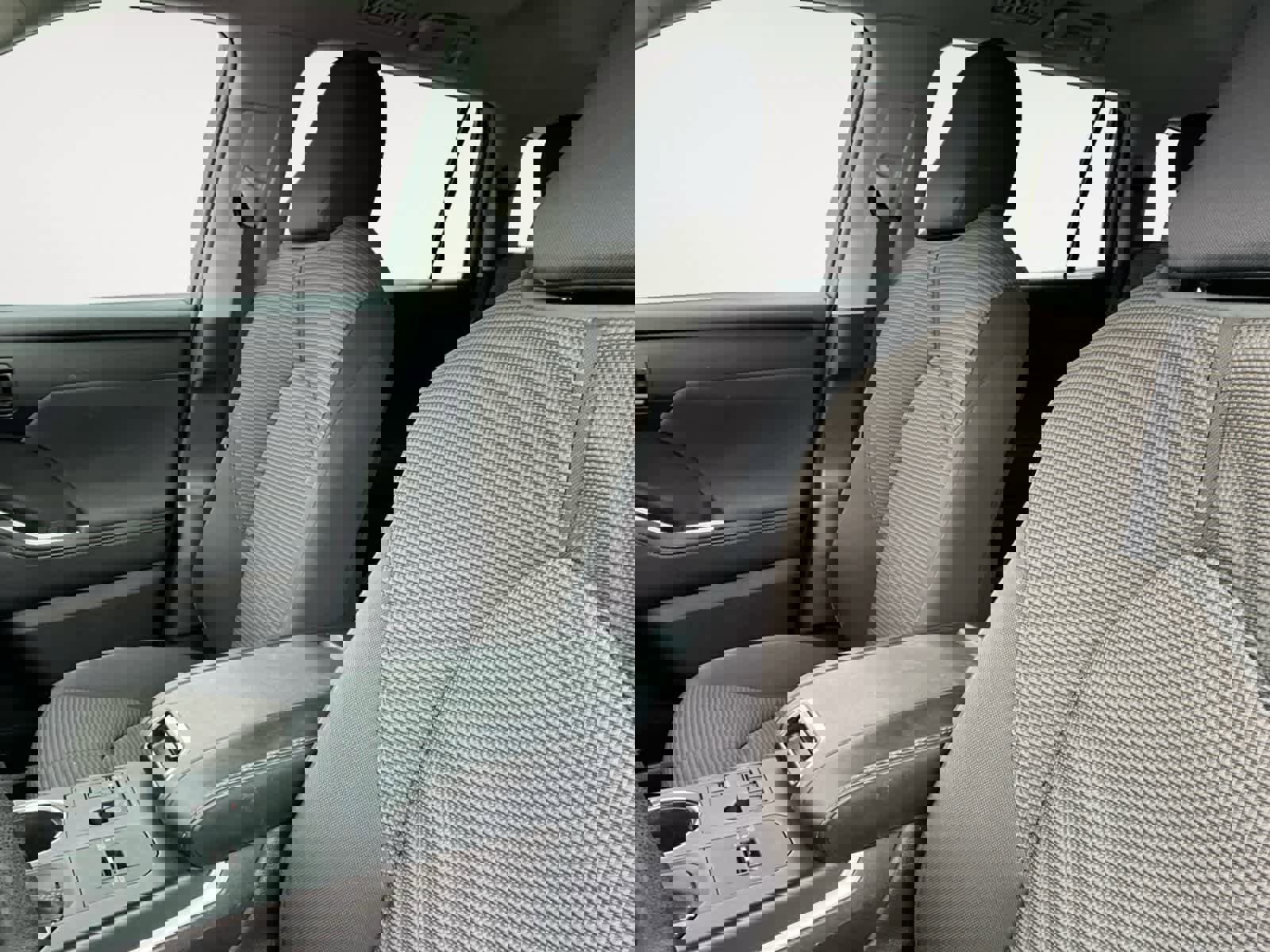 Used 2023 Toyota Highlander L image 12