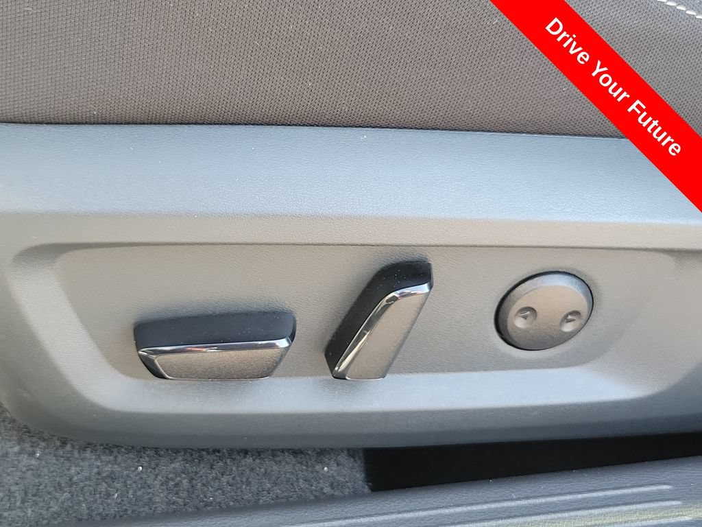 Used 2026 Nissan Rogue SV FWD image 17