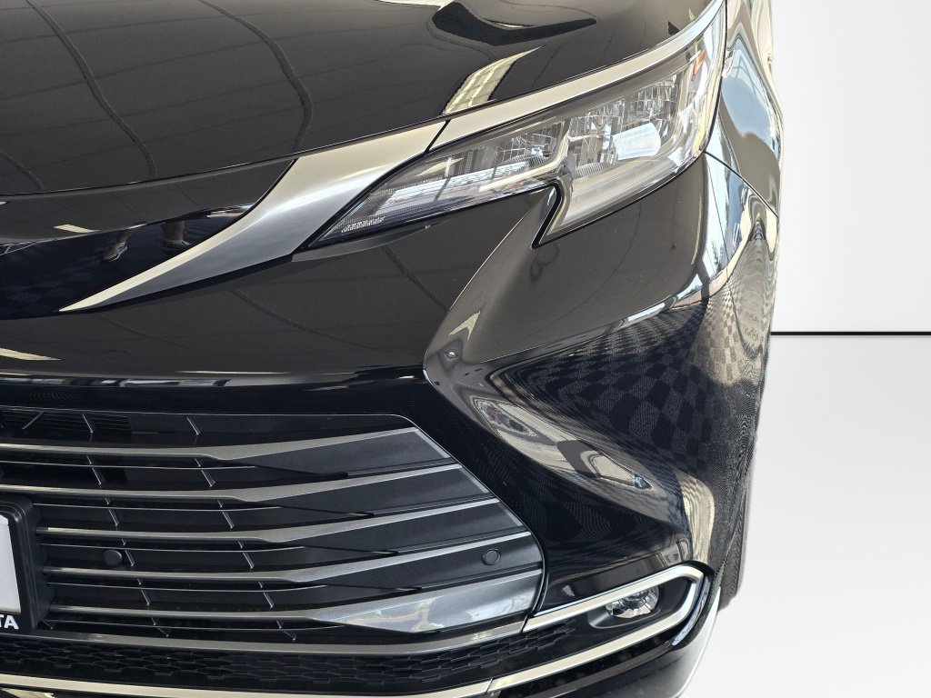 New 2026 Toyota Sienna Limited AWD/4WD image 10