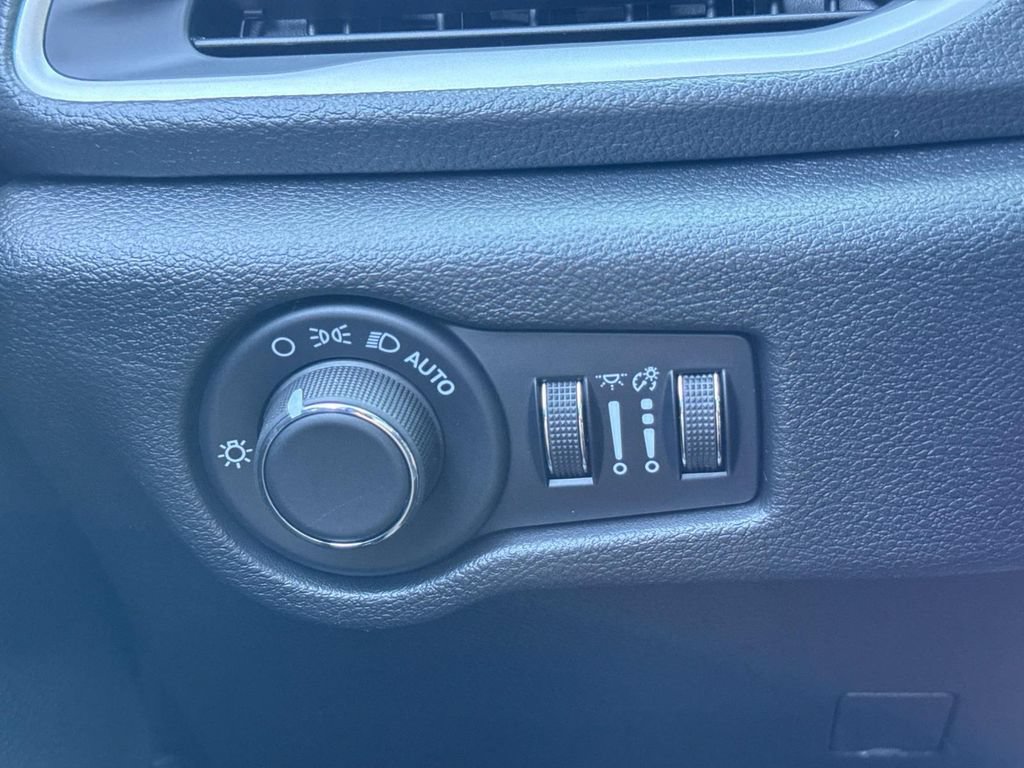 New 2027 Chrysler Pacifica Limited w/ S Appearance Package FWD image 18
