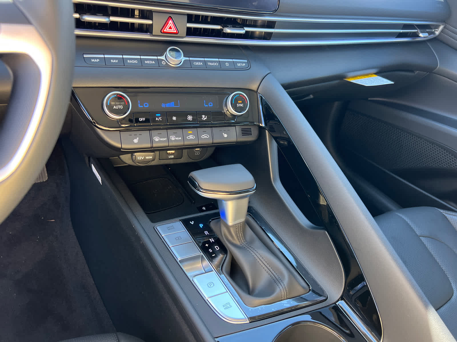 New 2026 Hyundai Elantra Limited FWD image 18
