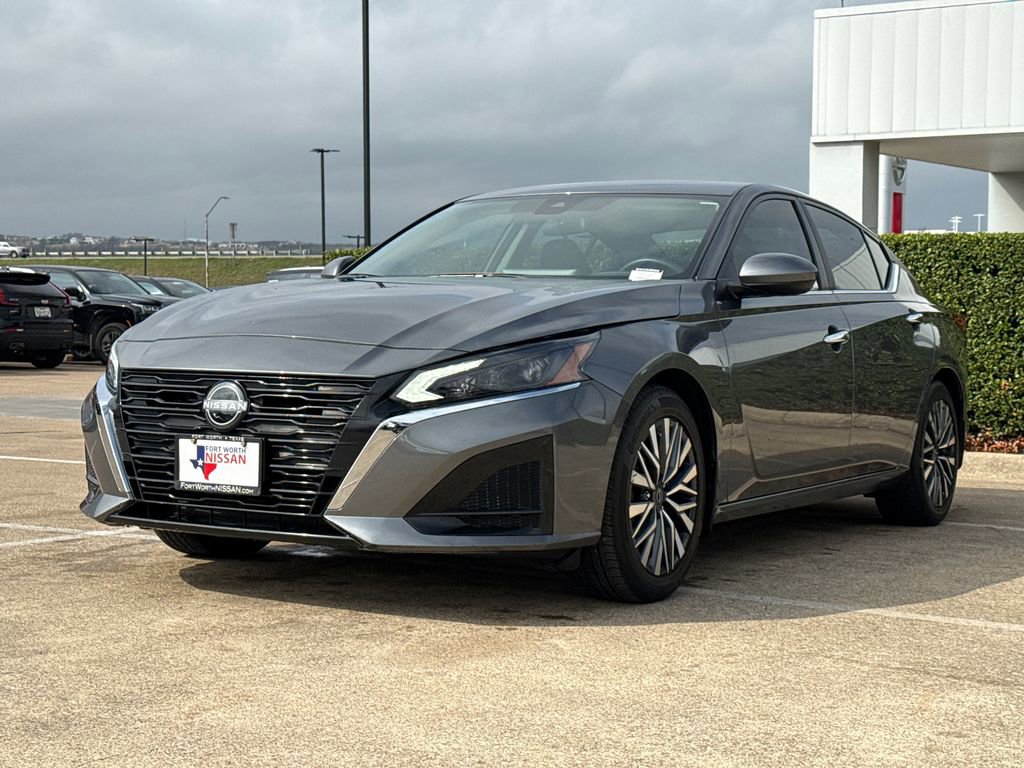 Used 2024 Nissan Altima 2.5 SV w/ SV Premium Package image 4
