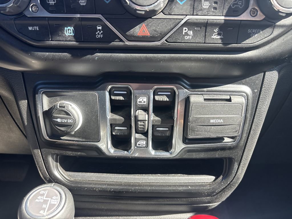 Used 2022 Jeep Wrangler Unlimited Sahara w/ Cold Weather Group image 26