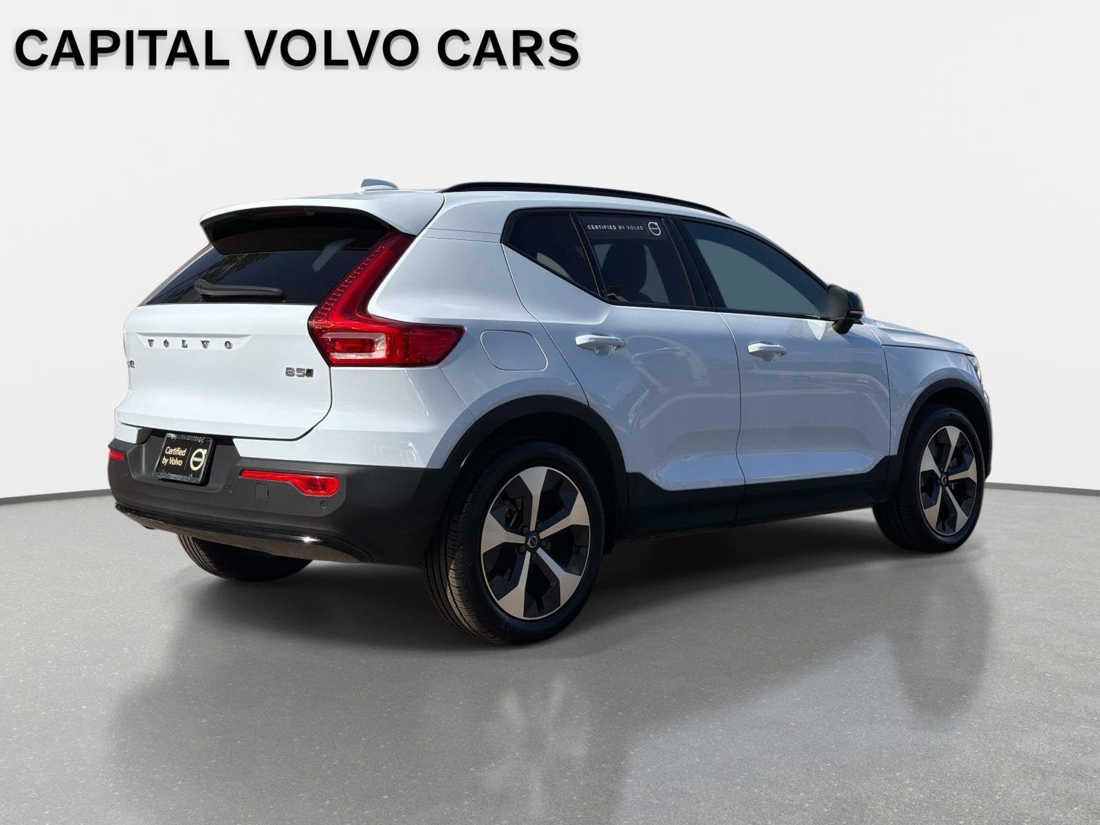 Used 2024 Volvo XC40 B5 Plus AWD/4WD image 5