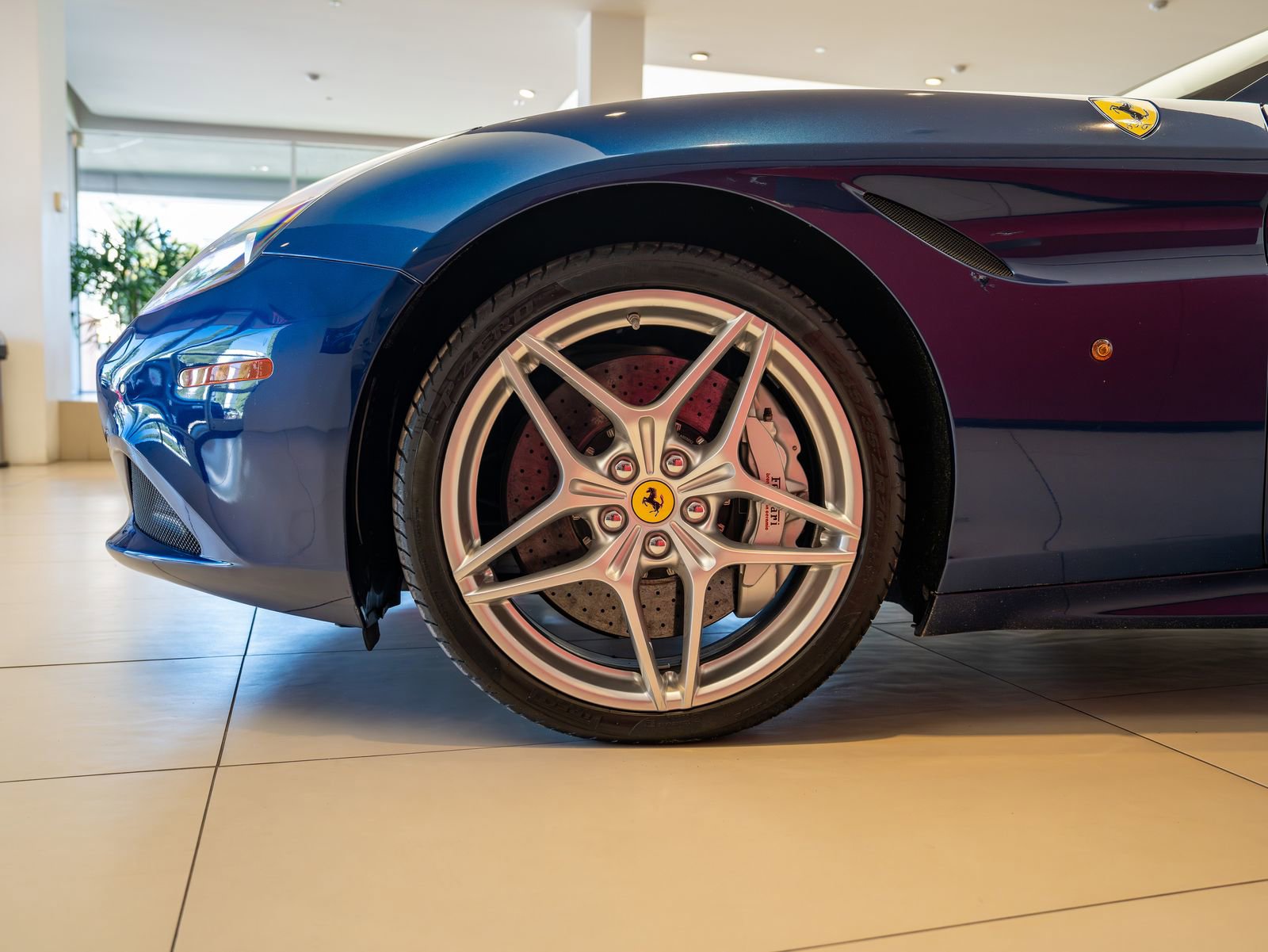 Used 2016 Ferrari California T RWD image 3