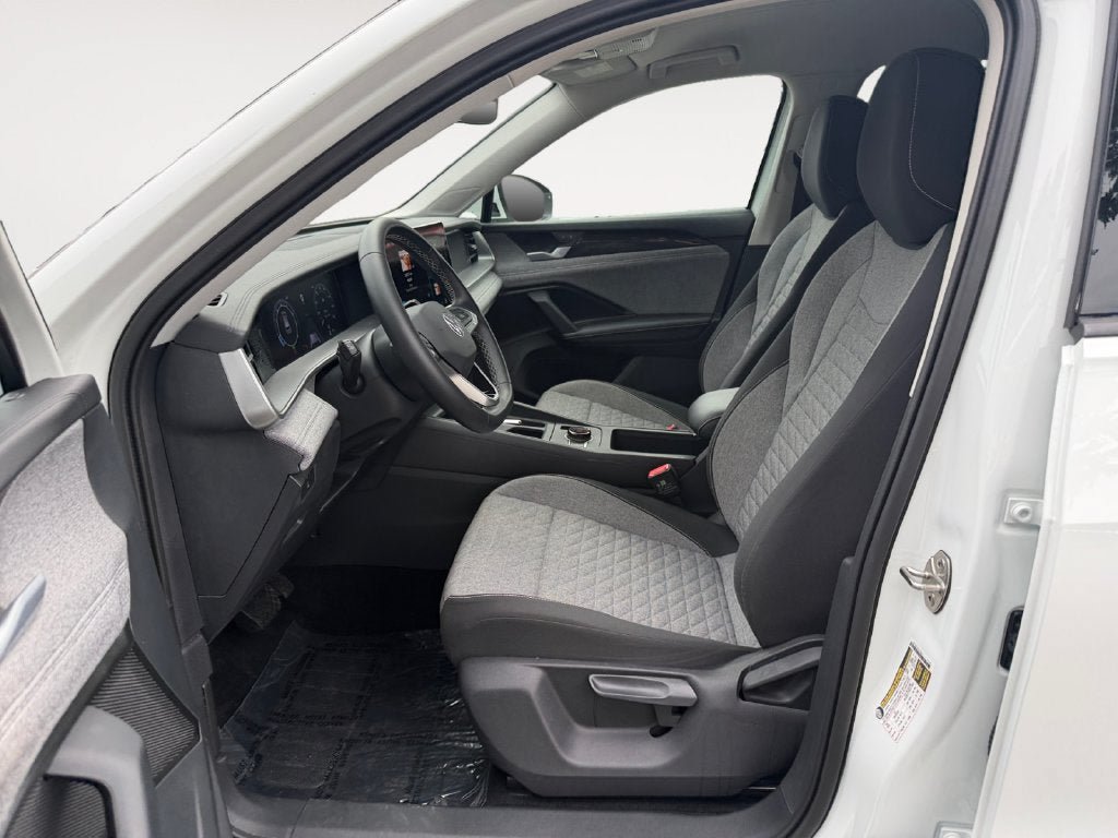 Used 2025 Volkswagen Tiguan S FWD image 6