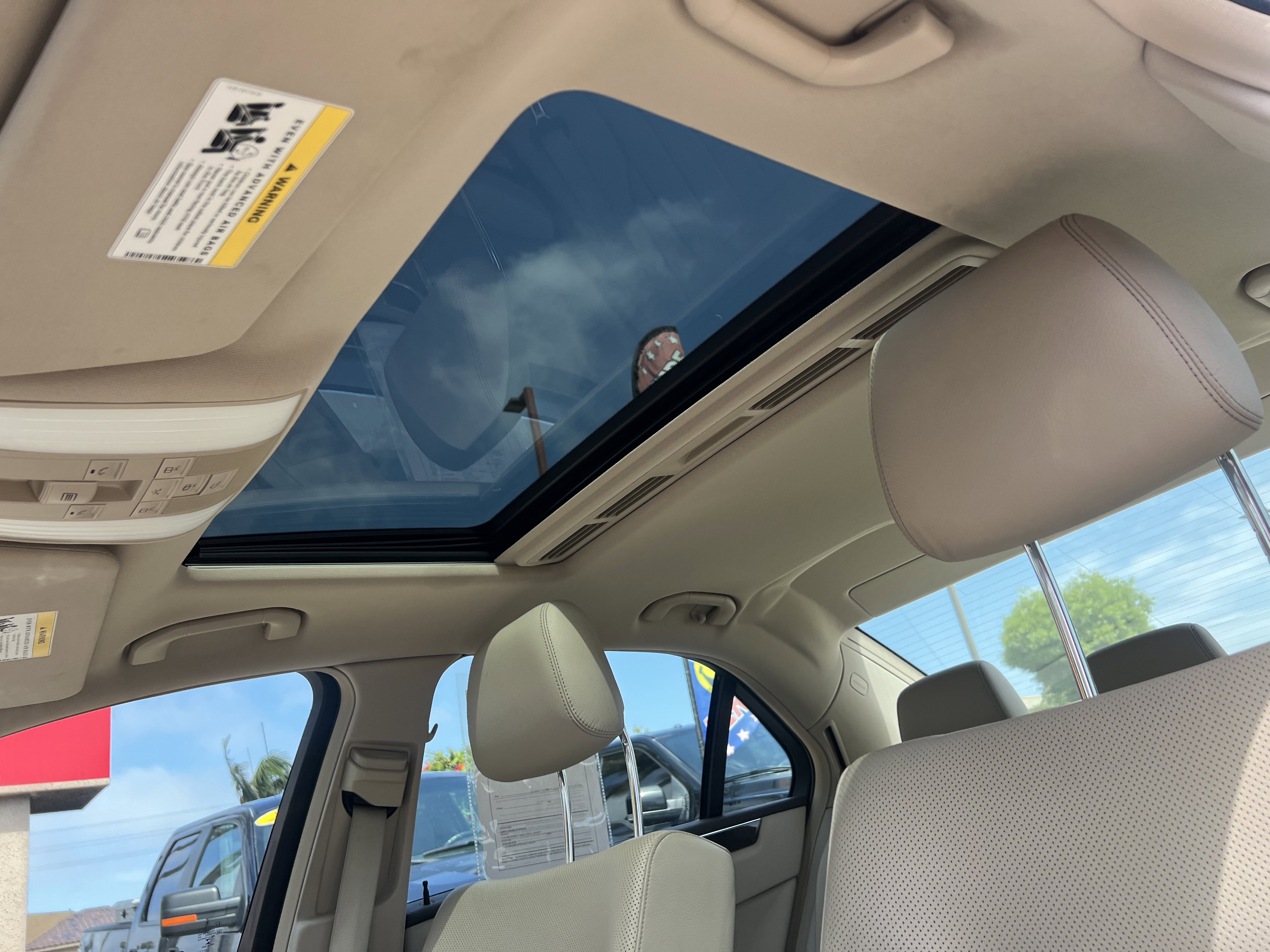 Used 2015 Mercedes-Benz E 400 Sedan w/ Driver Assistance Package image 17