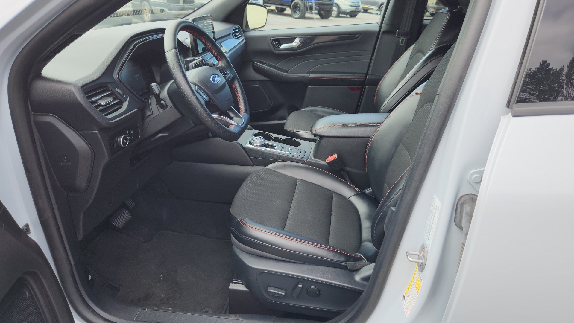 Certified 2025 Ford Escape ST-Line Select AWD/4WD image 17