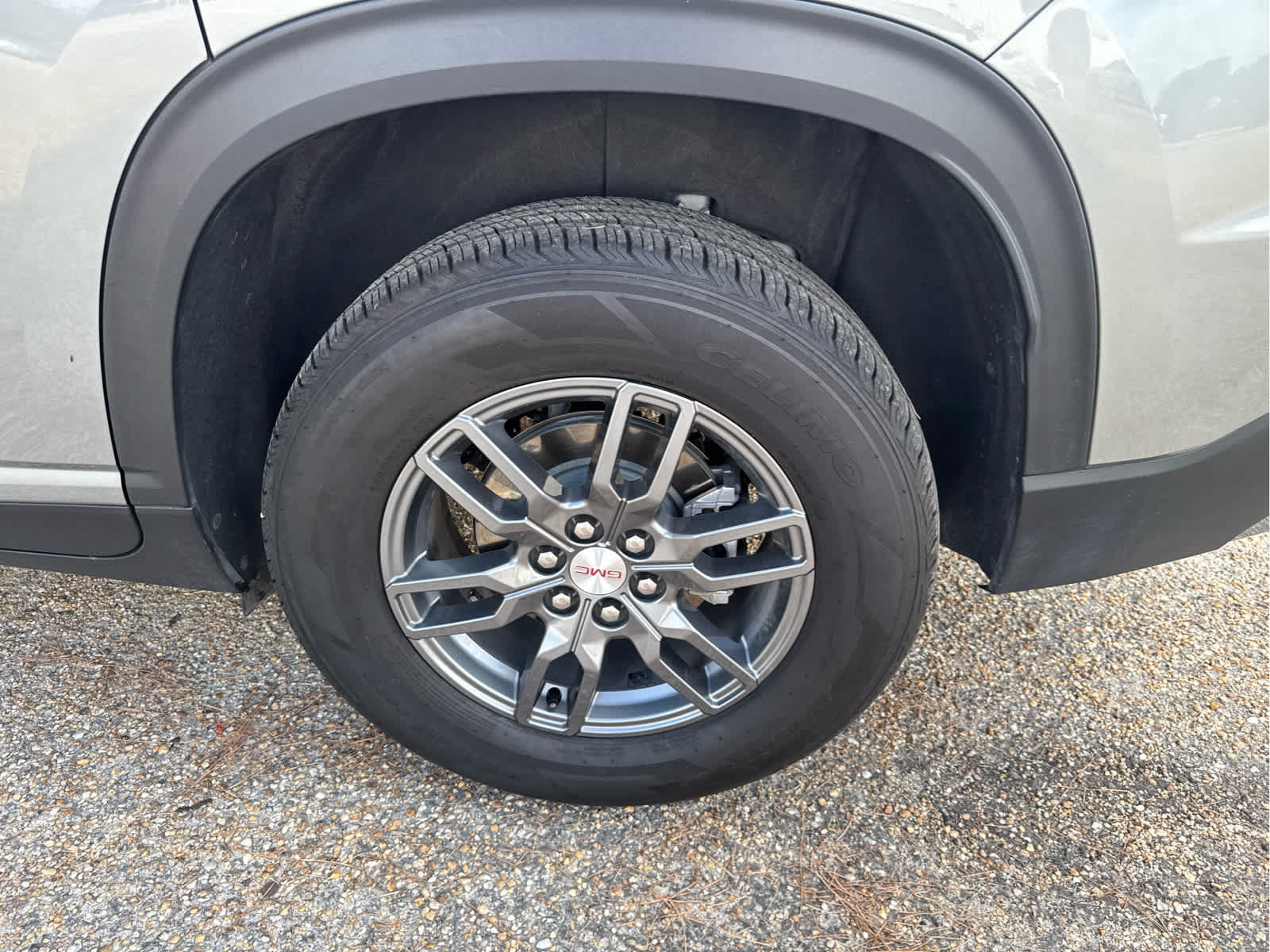 Used 2025 GMC Acadia Elevation FWD image 17