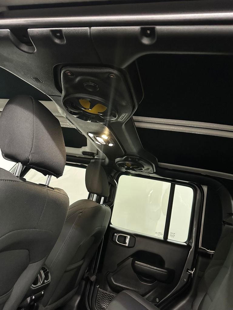 Used 2022 Jeep Gladiator Willys image 30