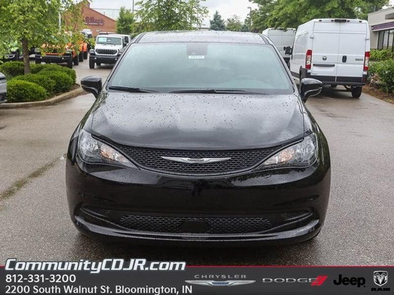 New 2025 Chrysler Voyager LX FWD image 8