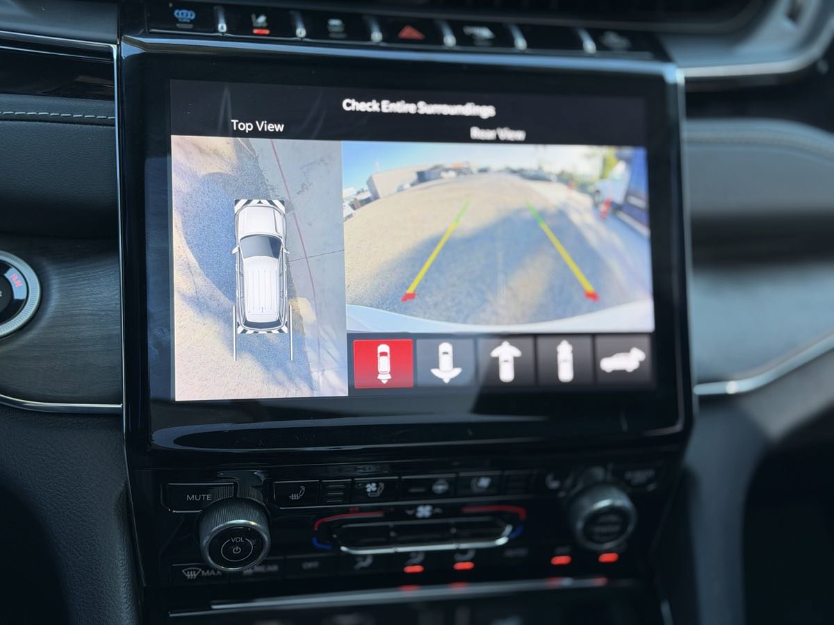 Used 2023 Jeep Grand Cherokee Overland w/ Advanced Protech Group III image 33