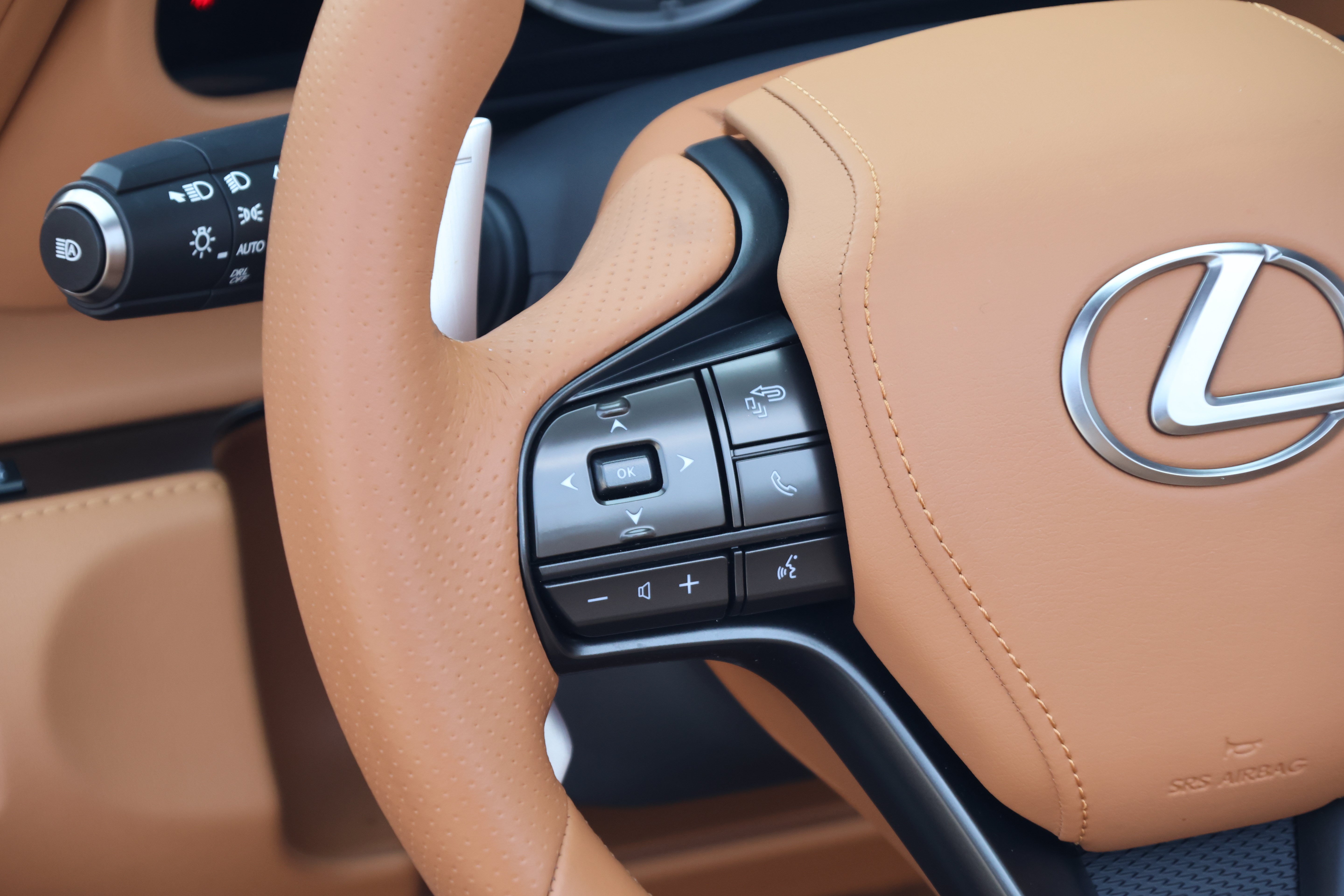 Used 2021 Lexus LC 500 Convertible w/ Touring Package RWD image 18