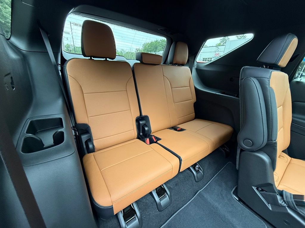 New 2027 Chevrolet Traverse Z71 w/ LPO, Floor Liner Package AWD/4WD image 37