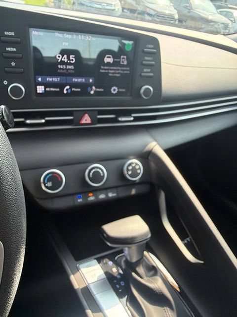 Certified 2026 Hyundai Elantra SE FWD image 17