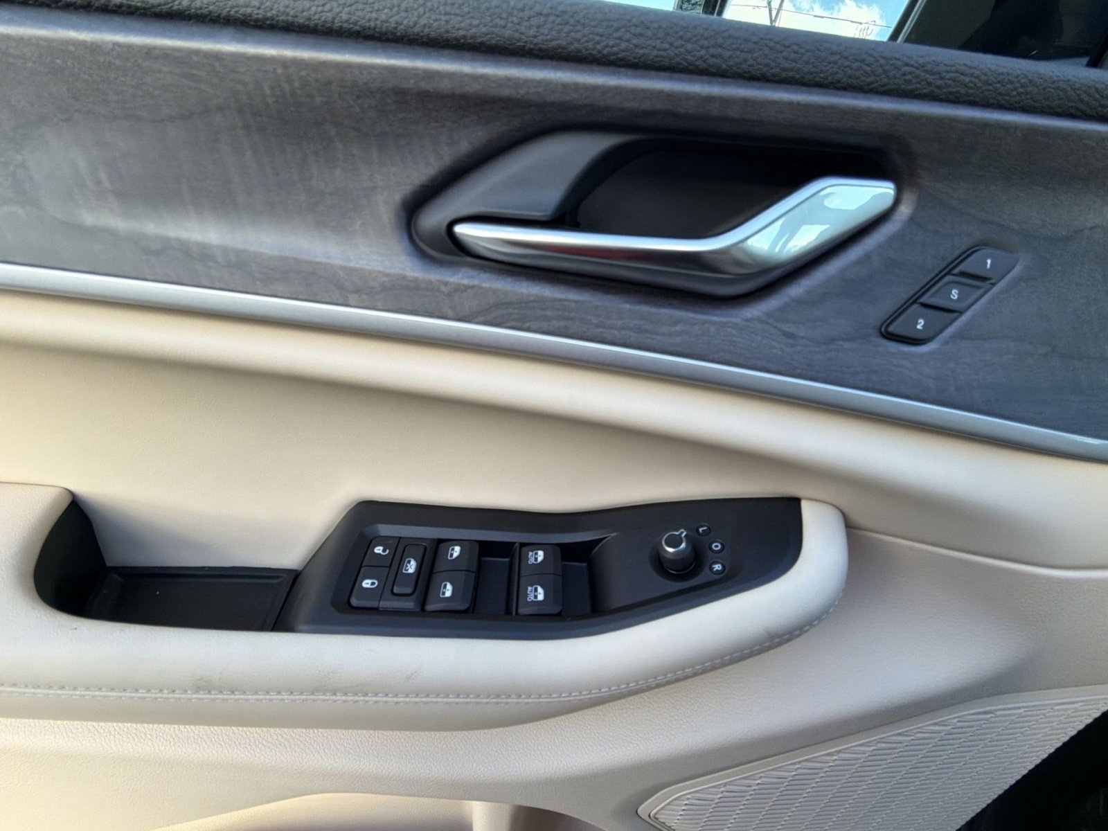 New 2025 Jeep Grand Cherokee Limited w/ Luxury Tech Group II image 15