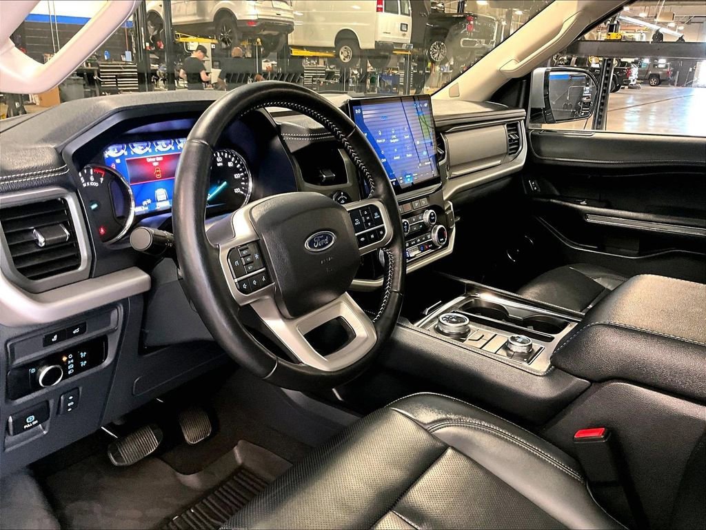 Used 2024 Ford Expedition XLT AWD/4WD image 8