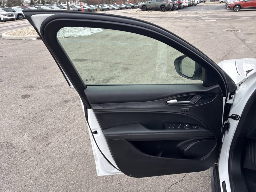 Used 2024 Alfa Romeo Stelvio Sprint image 19