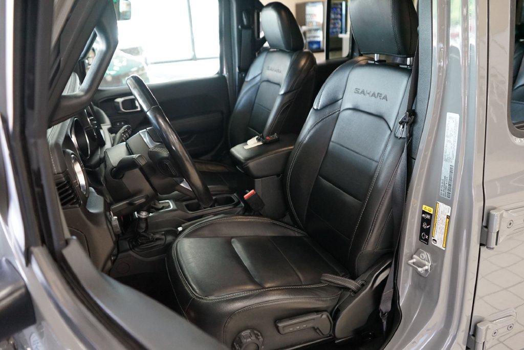 Used 2023 Jeep Wrangler Unlimited Sahara w/ Cold Weather Group AWD/4WD image 2