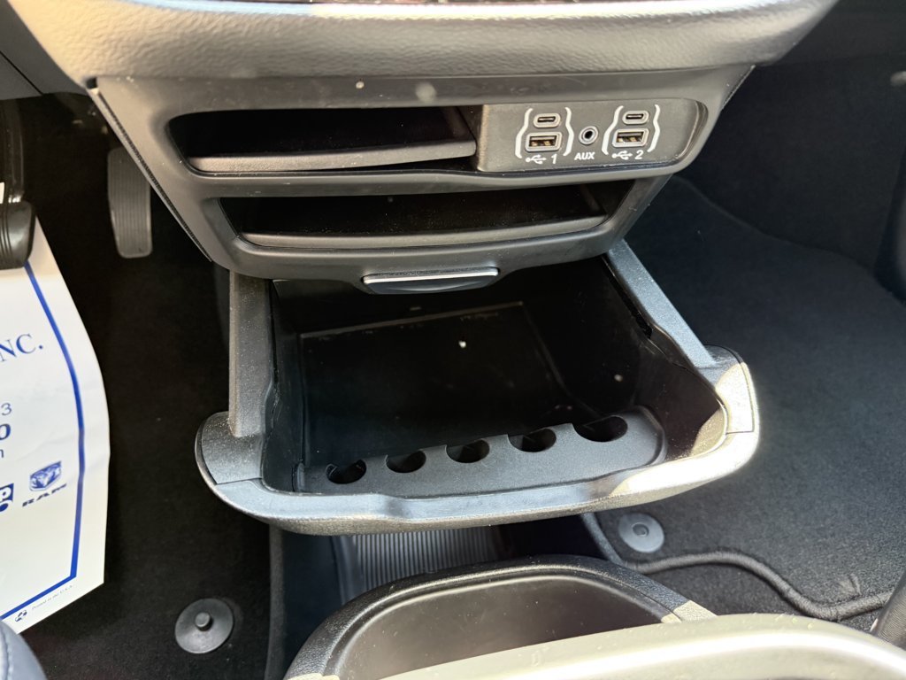 Used 2025 Chrysler Pacifica Select FWD image 31