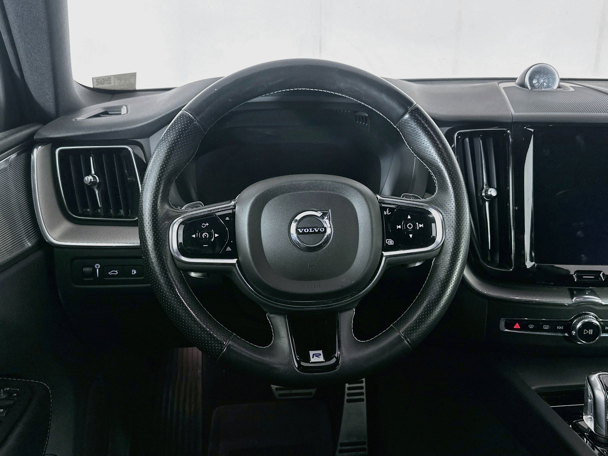 Used 2019 Volvo XC60 T8 R-Design AWD/4WD image 26