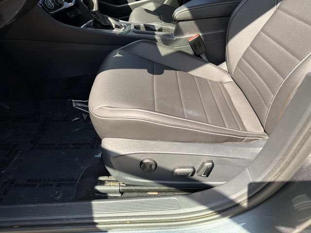 Certified 2023 Volkswagen Jetta SE w/ Panoramic Sunroof Package FWD image 17
