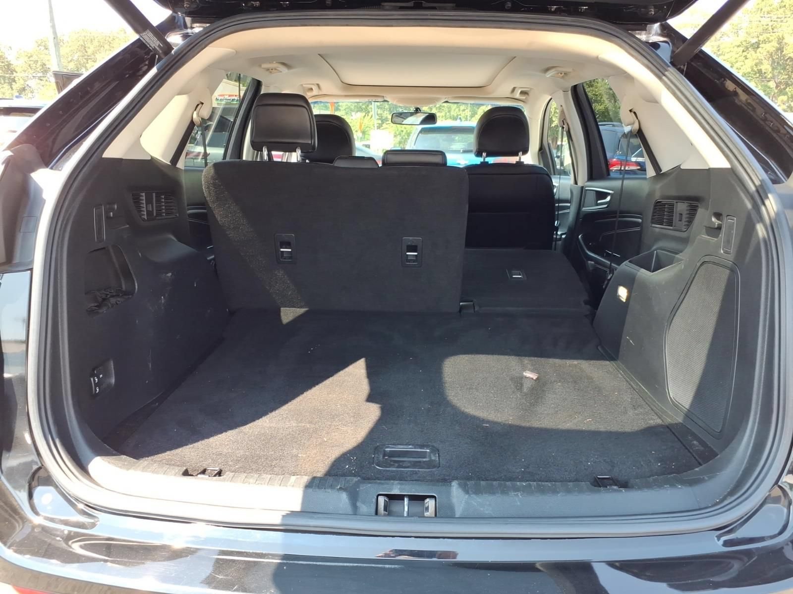Used 2017 Ford Edge Titanium w/ Equipment Group 301A FWD image 14