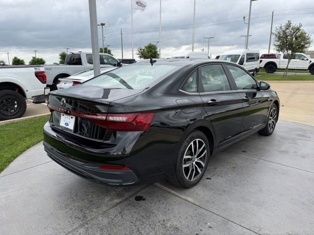 Used 2025 Volkswagen Jetta SE image 6