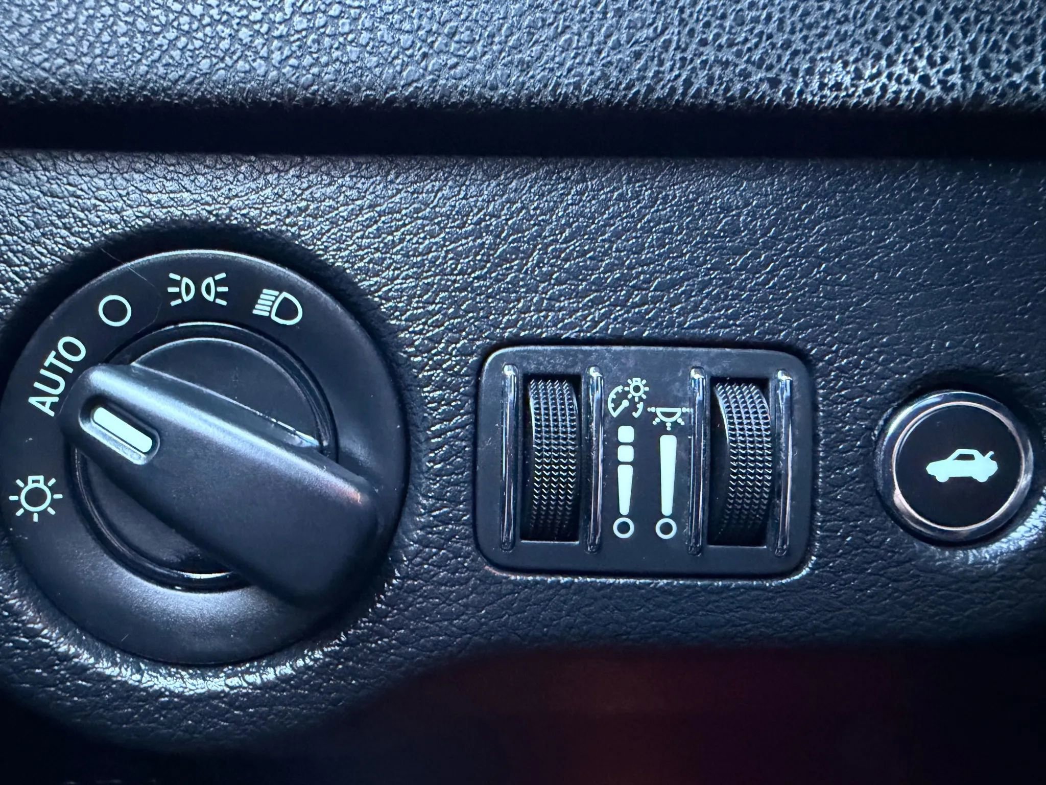 Used 2021 Dodge Charger SXT w/ Leather Interior Group image 22