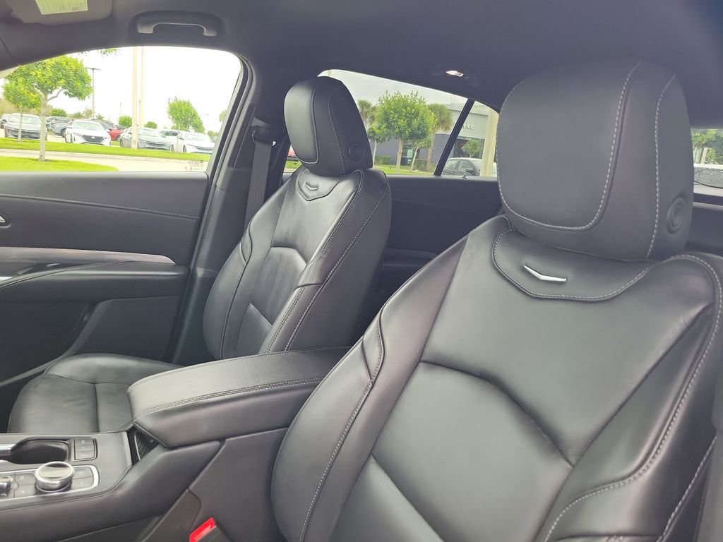 Used 2025 Cadillac XT4 Premium Luxury FWD image 22
