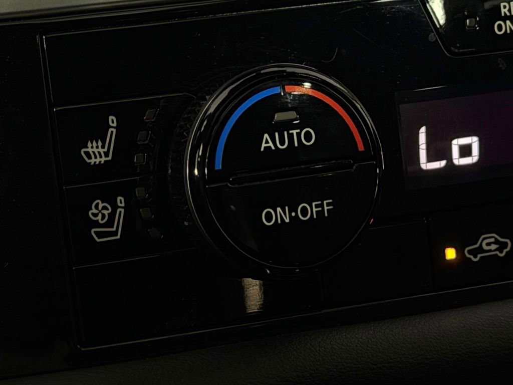 Used 2024 Nissan Pathfinder Platinum w/ Black Appearance Package image 20