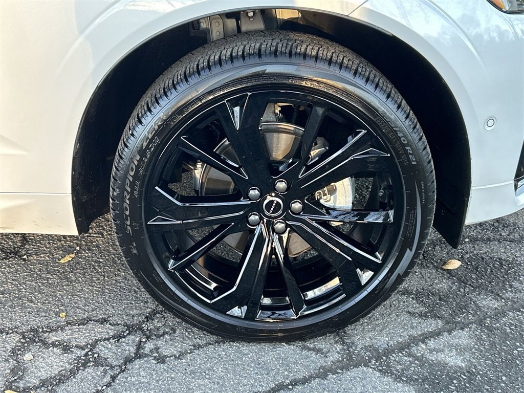 New 2026 Volvo XC60 B5 Ultra w/ Climate Package image 13