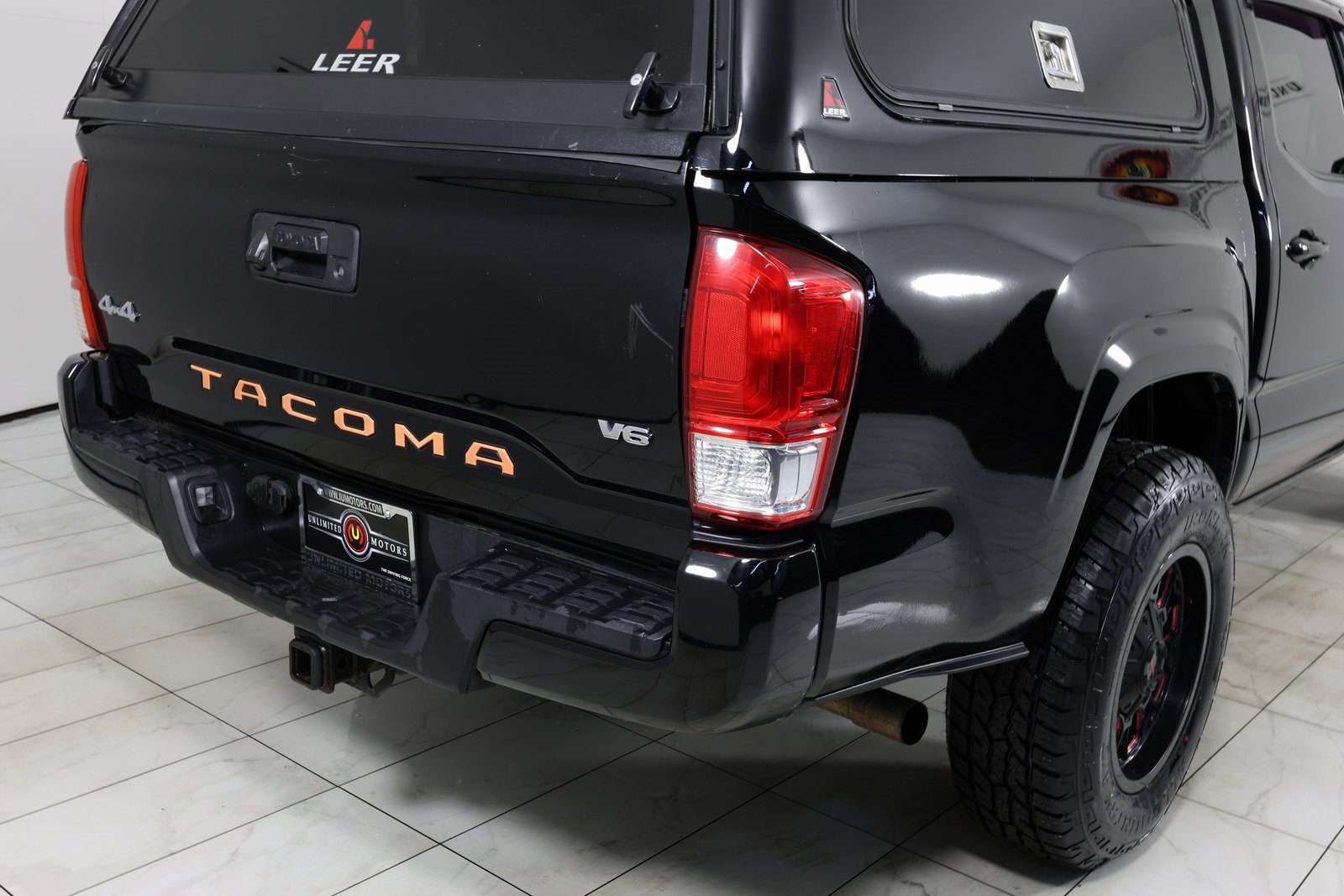 Used 2017 Toyota Tacoma SR image 37