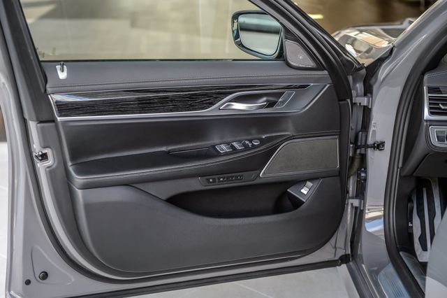 Used 2022 BMW 740i w/ M Sport Package RWD image 46