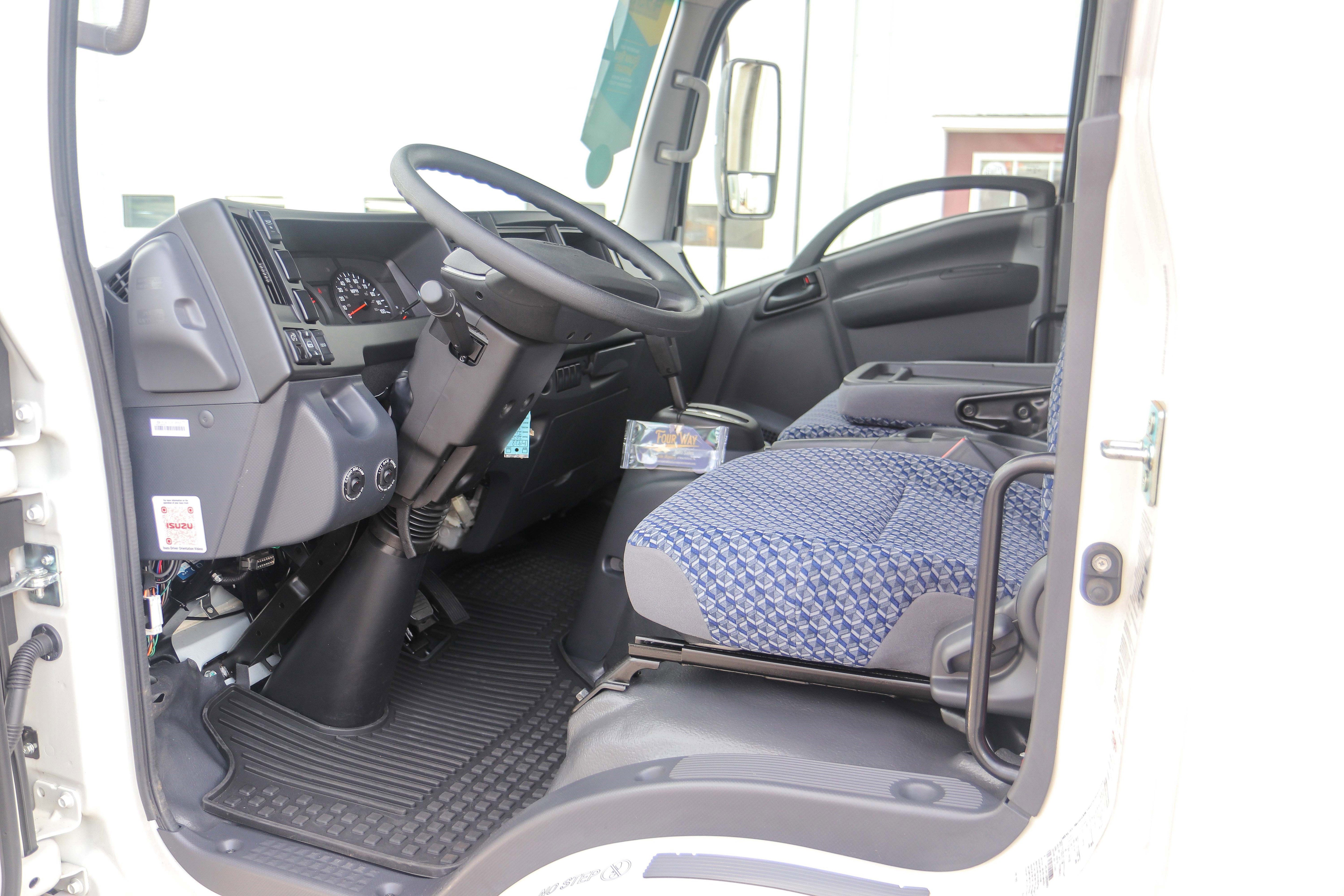 Used 2024 Isuzu NPR image 17