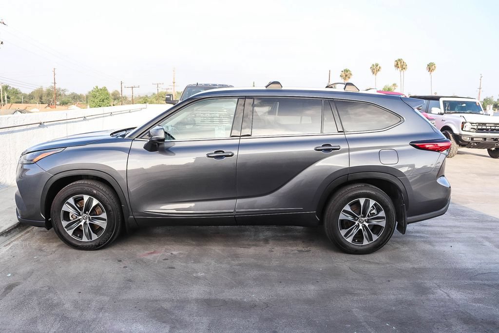 Used 2022 Toyota Highlander XLE FWD image 14