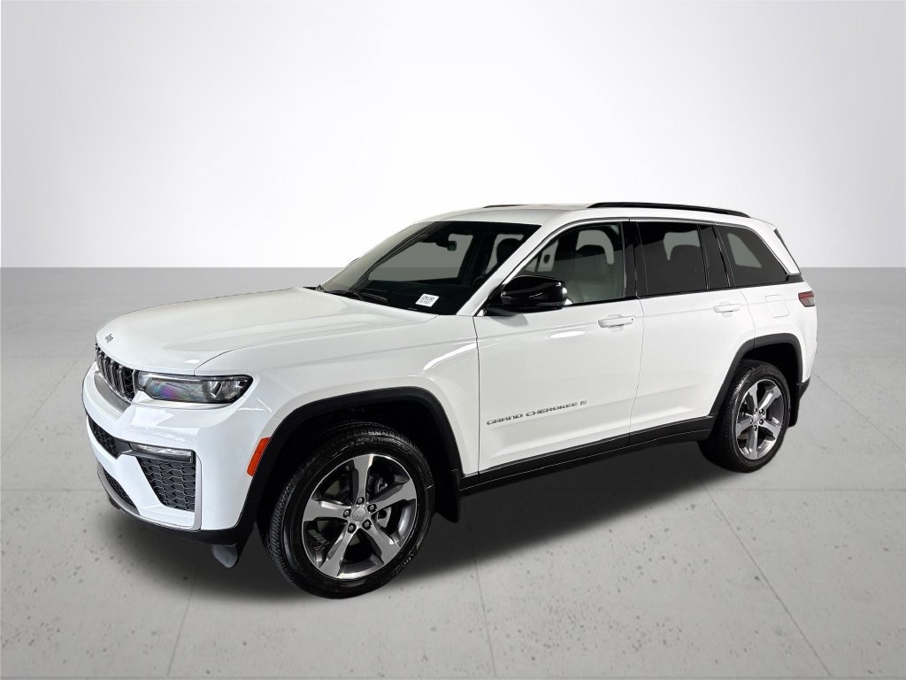 New 2026 Jeep Grand Cherokee Limited w/ Trailer Tow Package AWD/4WD image 2