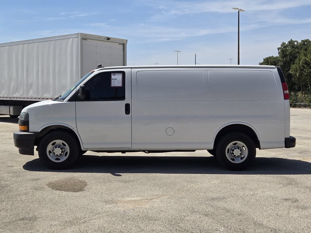 Used 2020 Chevrolet Express 2500 RWD image 4