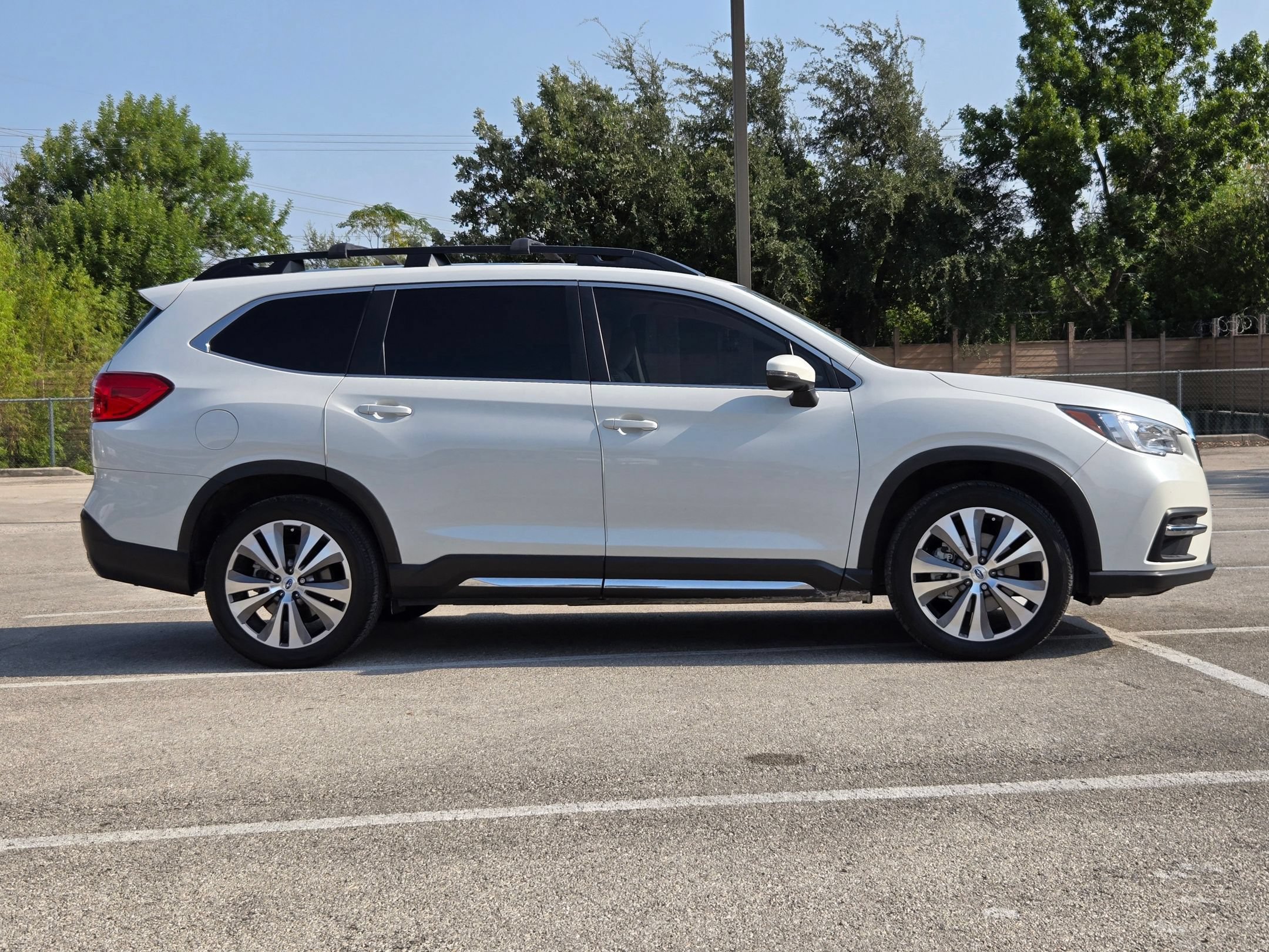 Used 2022 Subaru Ascent Limited w/ Technology Package AWD/4WD image 2